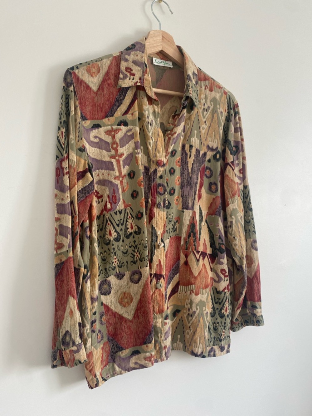 Vintage Silk Tapestry Blouse | Covered Buttons | Fluid Fit | Fits Various - Picture 5 of 13